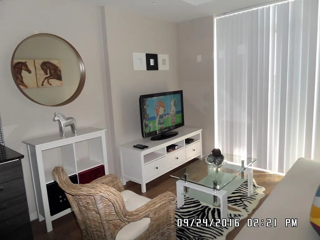 Luxure Dt Loft-Style Condo Toronto Apartment